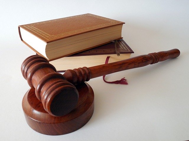 הבדלים בין עורך דין מקרקעין לעורך דין פלילי
